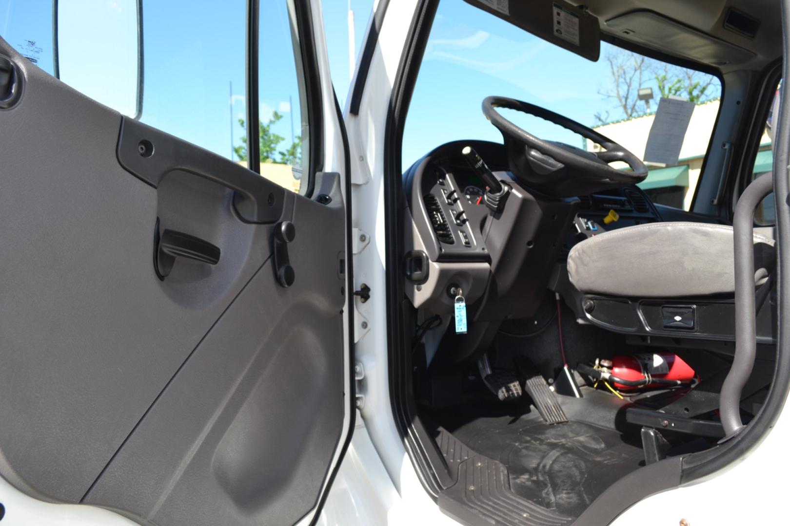 2018 WHITE /BLACK FREIGHTLINER M2-106 with an DETROIT DD5 5.1L 210HP engine, ALLISON 2100HS AUTOMATIC transmission, located at 9172 North Fwy, Houston, TX, 77037, (713) 910-6868, 29.887470, -95.411903 - 25,550LB GVWR NON CDL, SUPREME 26FT BOX , 13FT CLEARANCE, 97" X 102", MAXON 3,000LB CAPACITY ALUMINUM LIFT GATE, E-TRACKS, 80 GALLON FUEL TANK, SPRING RIDE, COLD A/C - Photo#14